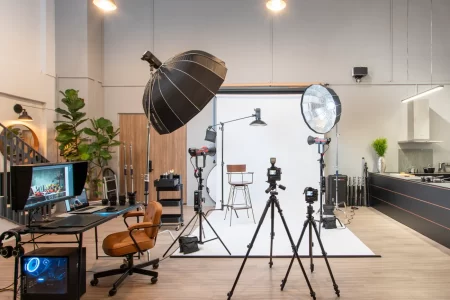 ۹ ویژگی یک استودیو عکاسی تبلیغاتی و صنعتی حرفه ای استودیو عکاسی تبلیغاتی و صنعتی